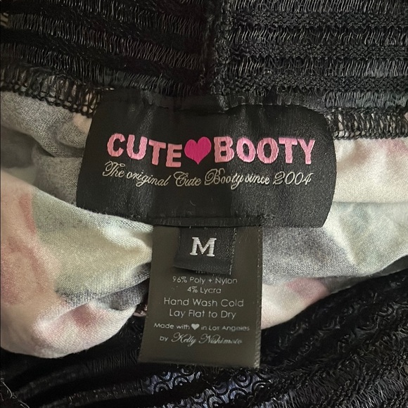 Cute Booty Lounge Black and Pink Floral Leggings - Picture 5 of 5